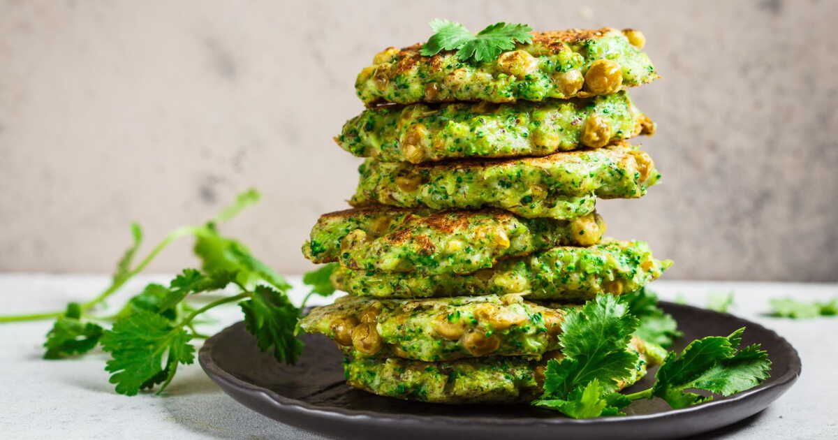 Des galettes de brocoli et parmesan pour un repas savoureux à petit prix