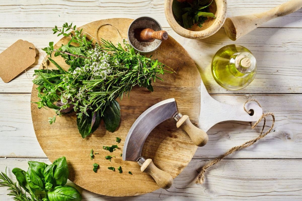 Ciseler les herbes avec finesse et efficacité