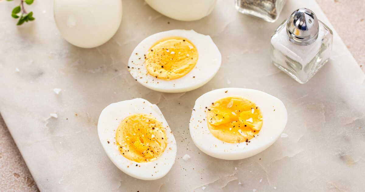 Écaler vos œufs durs en un rien de temps grâce à cette astuce facile !