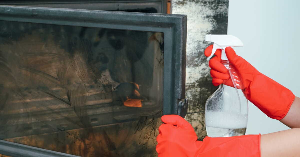 Nettoyage naturel de la vitre de votre cheminée