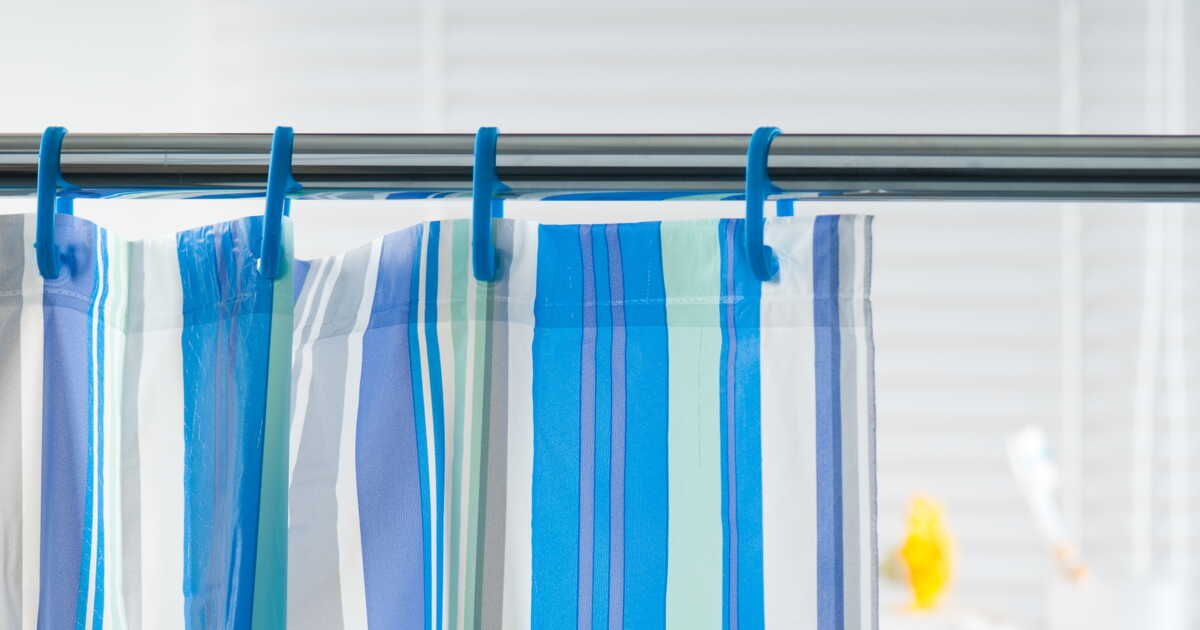 Solutions pour un rideau de douche qui ne colle pas