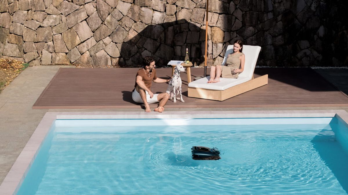 Transformez votre piscine en un oasis d'été avec le robot nettoyeur AquaSense 2 Ultra