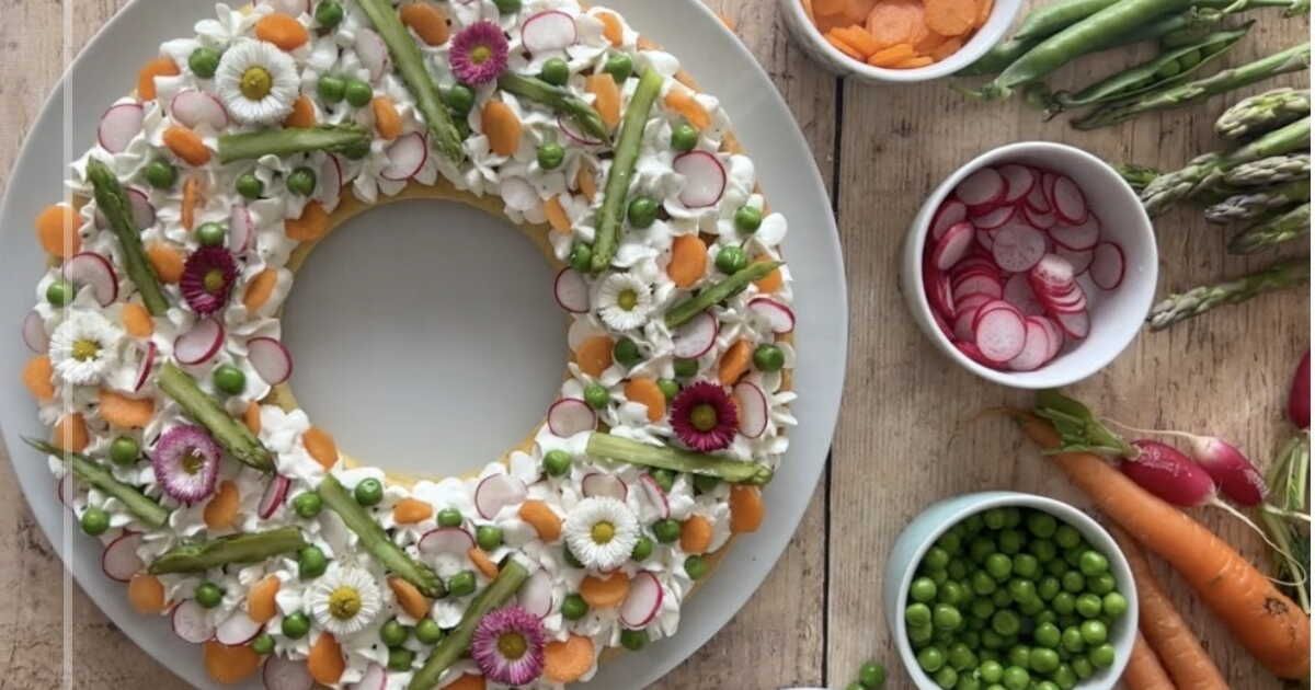 Découvrez la tarte couronne aux légumes printaniers pour un dîner en beauté