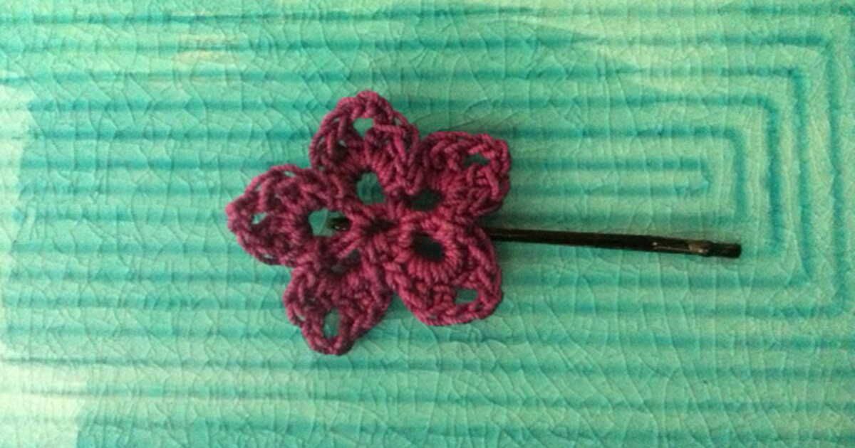 La barrette fleur en crochet, l'accessoire incontournable de la saison