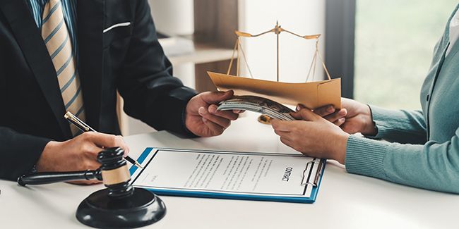 Des solutions pour accéder à une défense juridique sans se ruiner