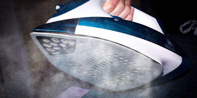 Secrets pour nettoyer efficacement la semelle de votre fer à repasser