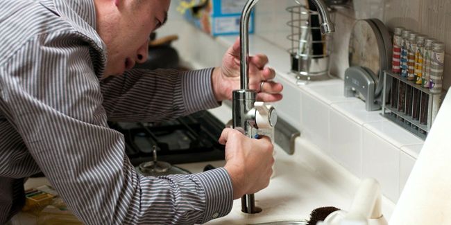 Dépannage et travaux à domicile : obligations des professionnels et gestion des litiges