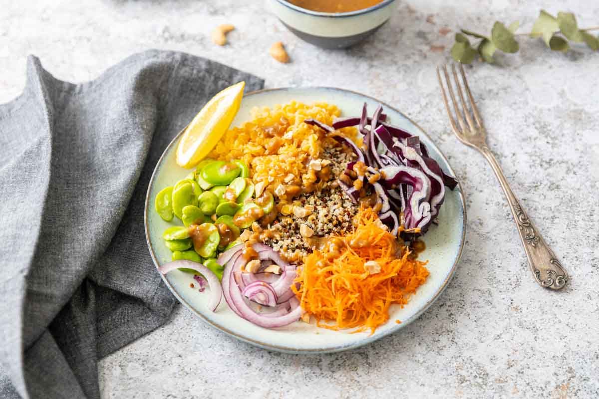 Quinoa bowl sauce thaï