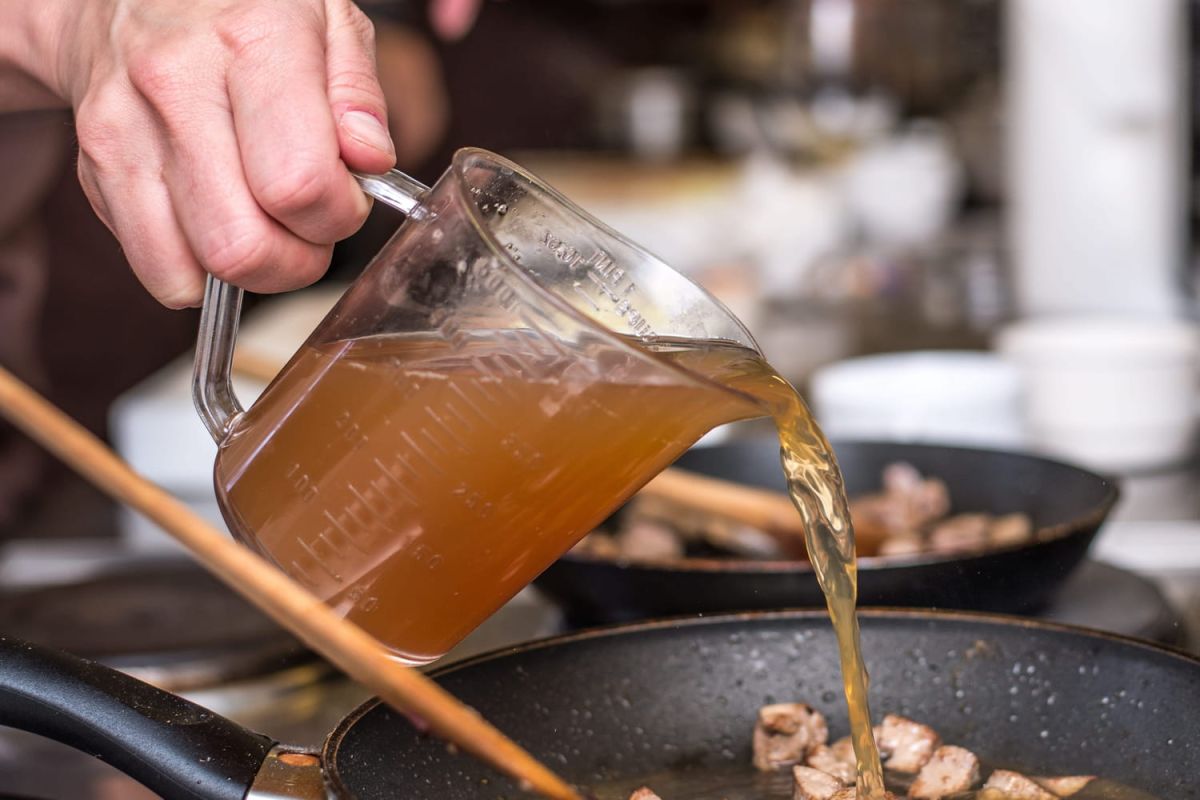 Révélation : un bouillon de légumes maison à zéro euro qui éclipse les cubes industriels