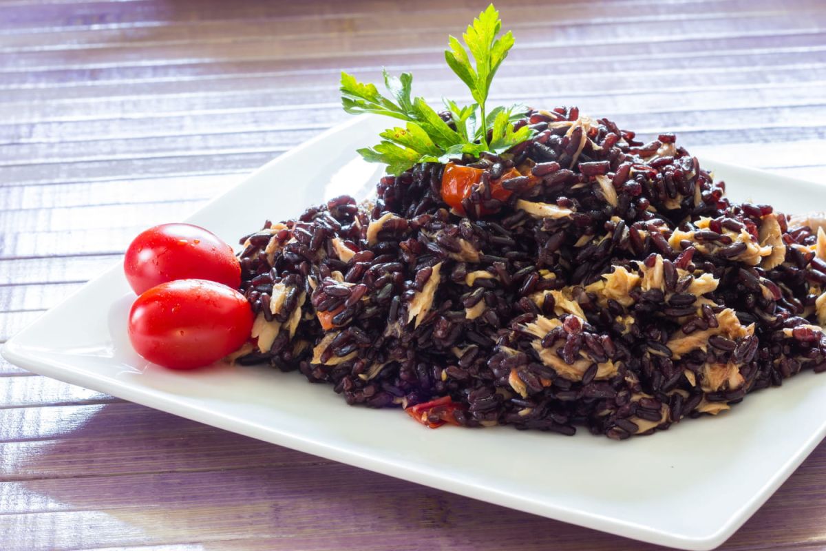 Salade de riz noir : la recette de Cyril Lignac dans Tous en cuisine