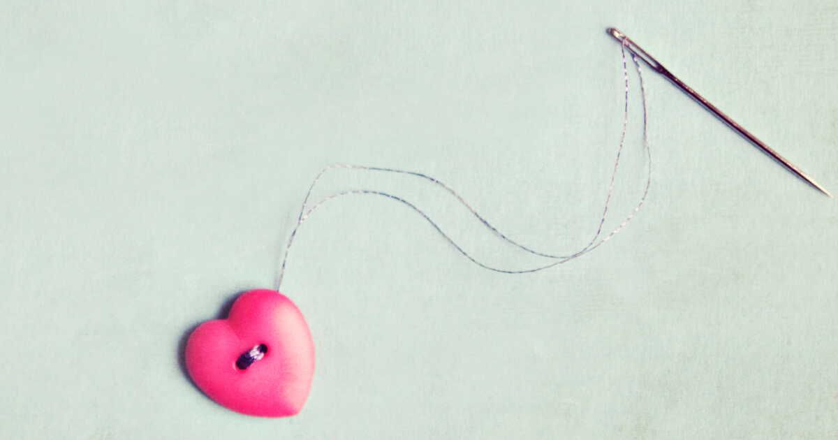 Les astuces essentielles pour recoudre un bouton comme un pro