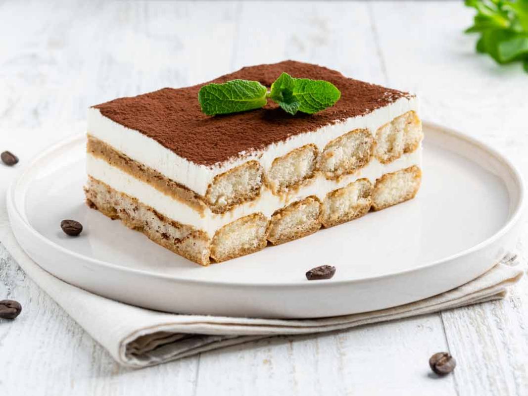Maîtrisez l'art du tiramisu : recettes et astuces pour une texture parfaite