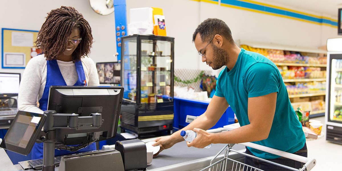 Prix en rayon versus prix à la caisse : que dit la loi ?