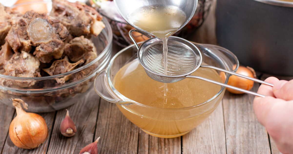 Simplifiez votre cuisine avec ces bouillons et fonds maison incontournables