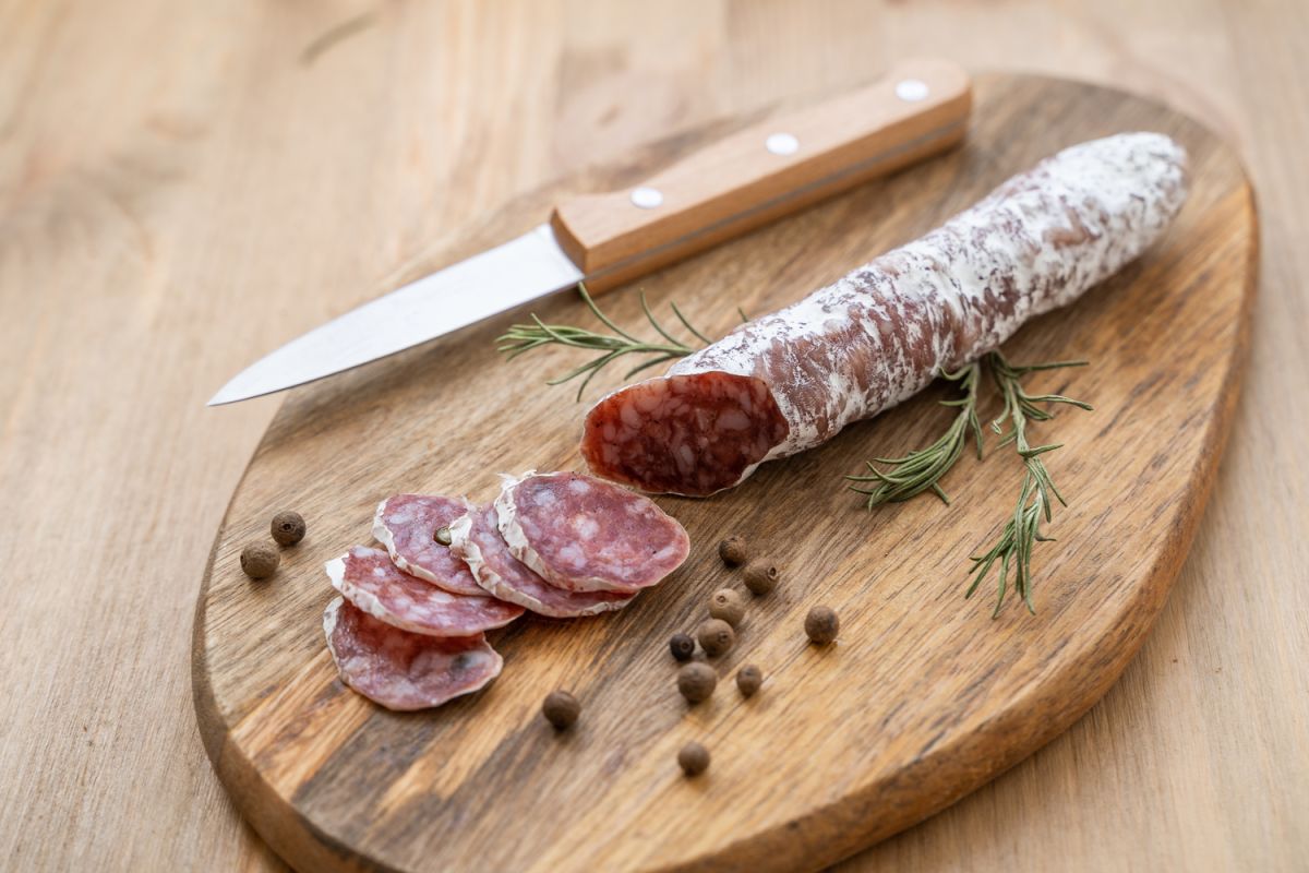 Rappel urgent : prudence avec ces saucisses sèches contaminées
