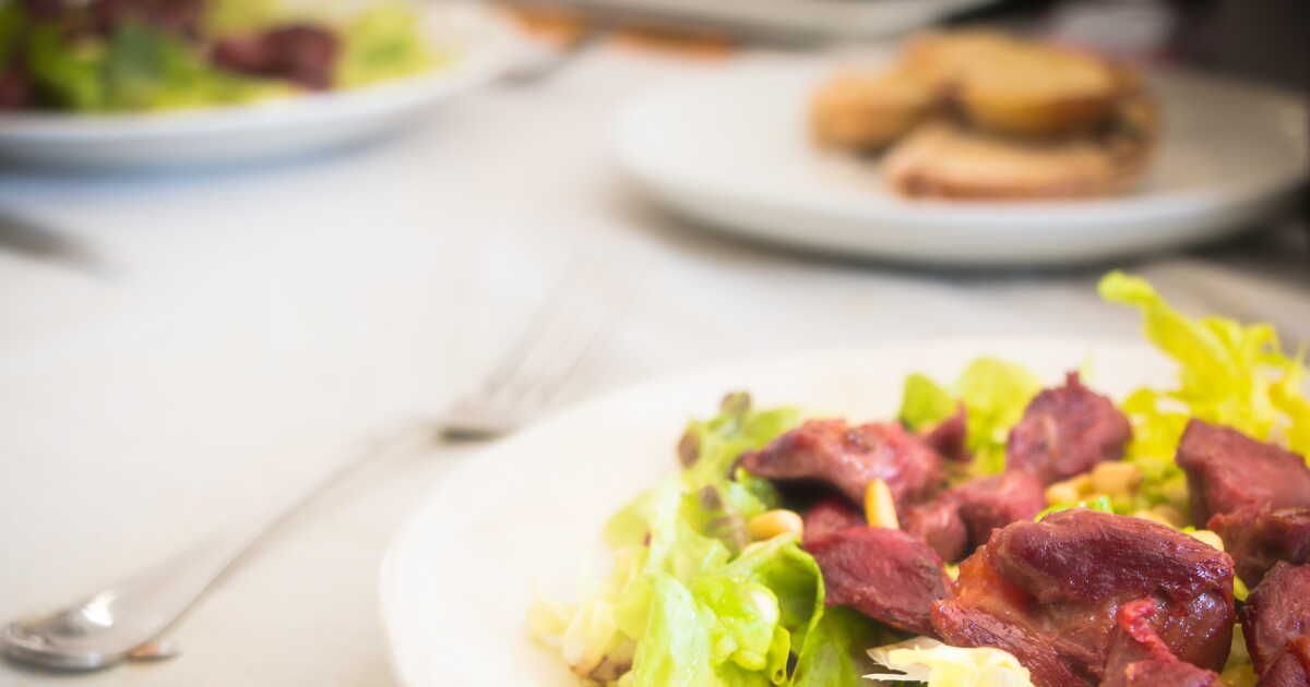 Comment réaliser une délicieuse salade périgourdine à tous les coups
