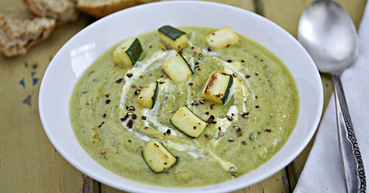 La soupe froide de courgettes au Boursin, un délice estival incontournable