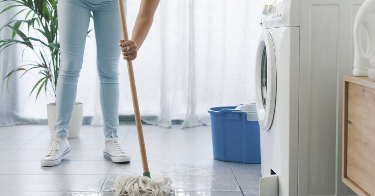 l'astuce incontournable pour vider l'eau de votre lave-linge sans éclaboussures