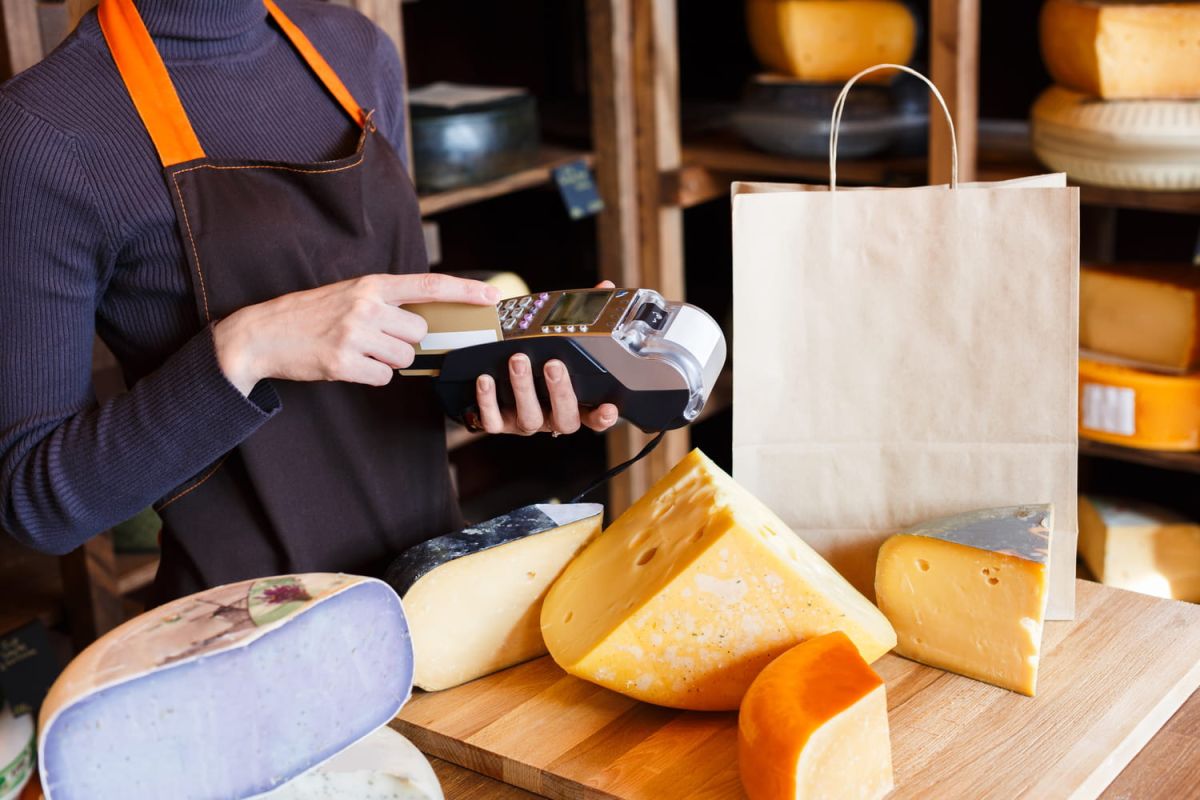 Pourquoi éviter le fromage râpé : une fromagère tire la sonnette d'alarme