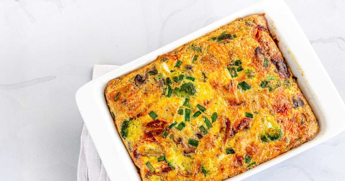 La quiche sans pâte au pesto pour un repas familial rapide et savoureux