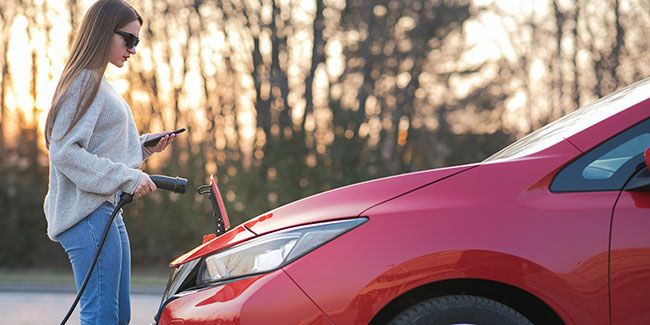 Rechargez votre voiture électrique grâce à l'énergie solaire : une solution durable