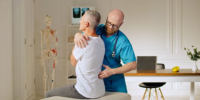 Comment bien choisir sa mutuelle senior pour l'ostéopathie ?
