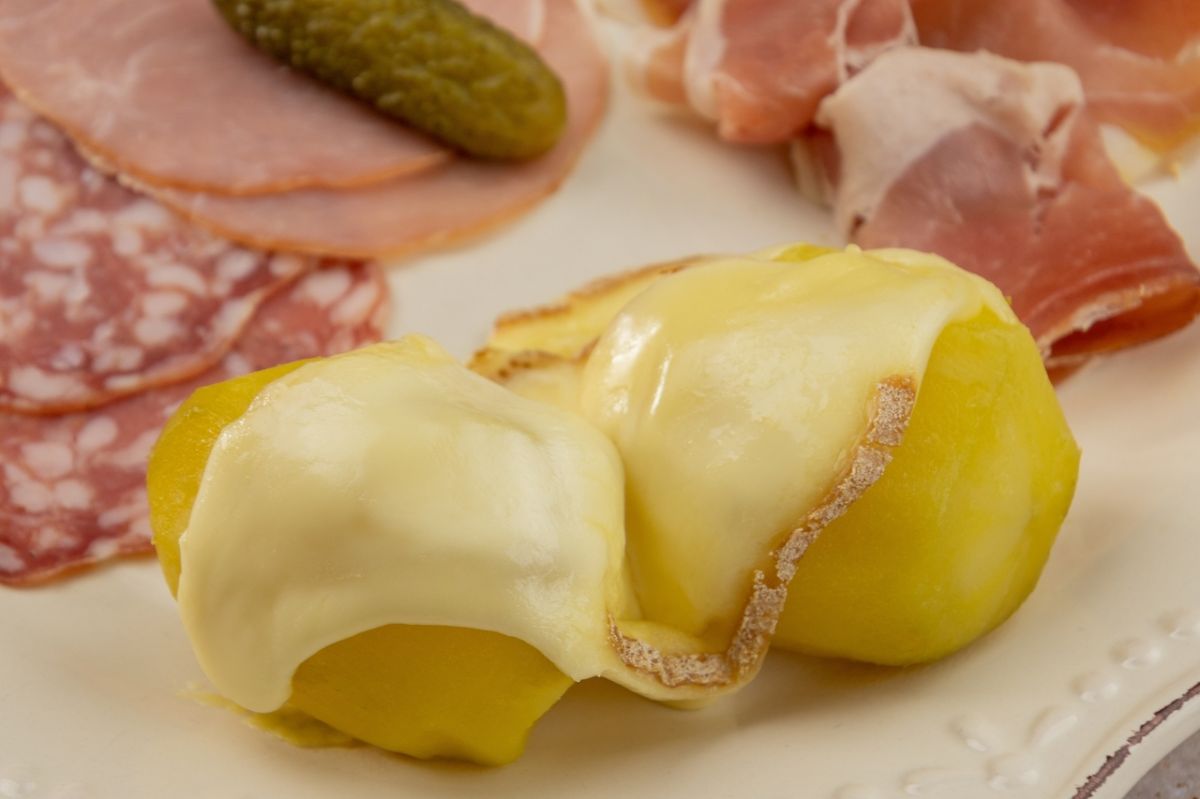 La raclette légère : découvrez la cancoillotte, le fromage fondant aux calories réduites