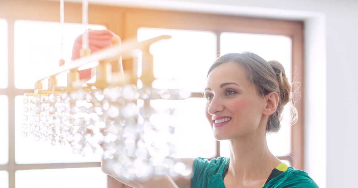 Des luminaires éclatants : 3 astuces pour un nettoyage efficace