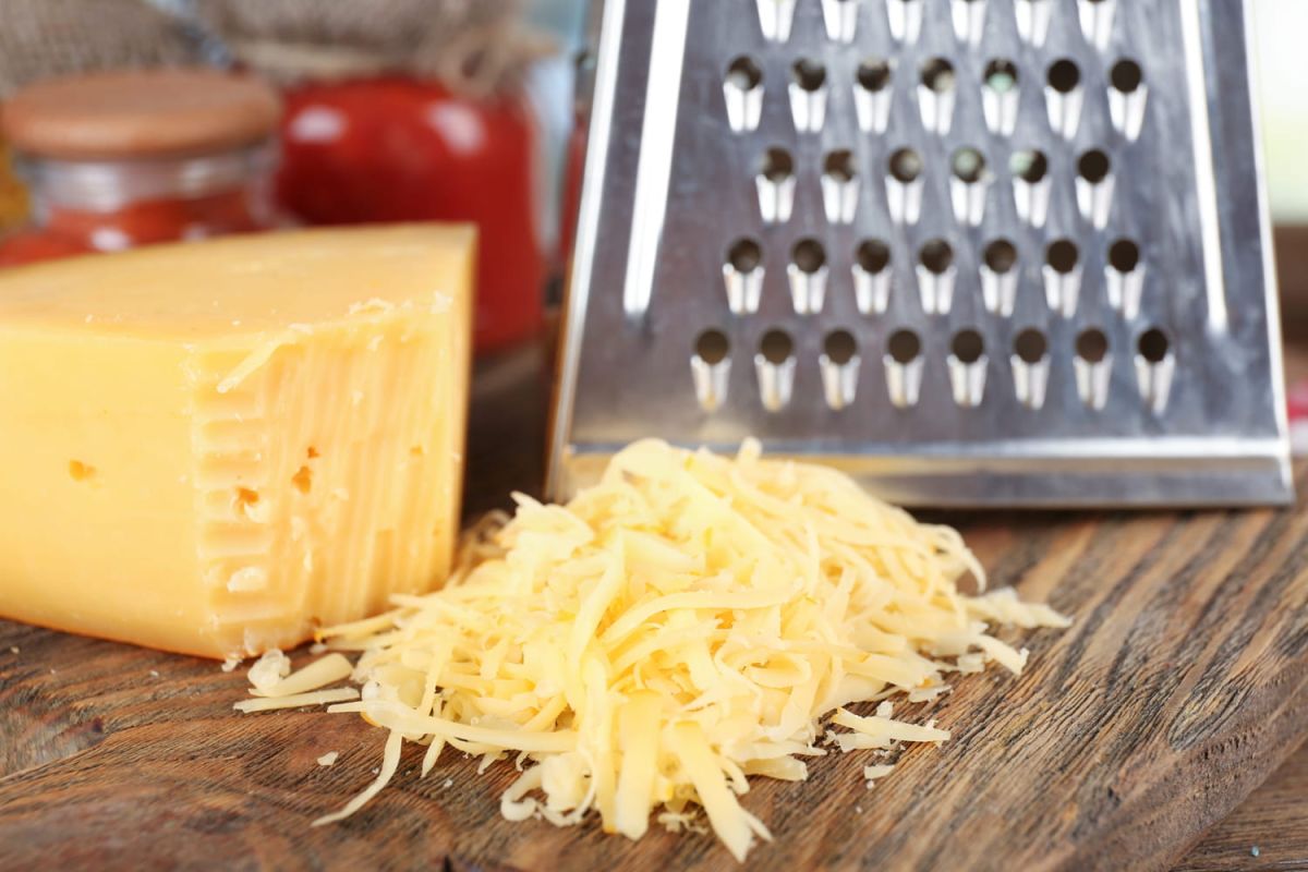 La méthode inédite pour raper le fromage efficacement