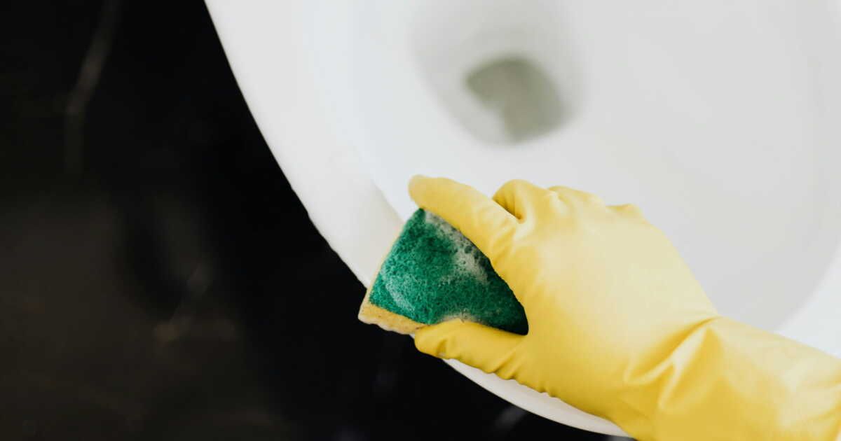Astuces pour un réservoir de toilettes impeccable : les secrets d'un entretien efficace