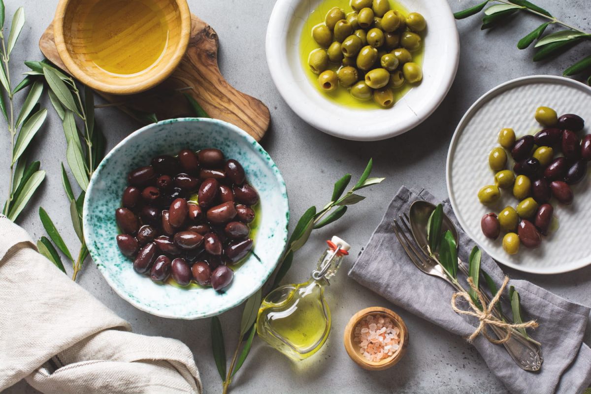 Olives vertes et noires : au-delà de la couleur, découvrons leurs véritables différences