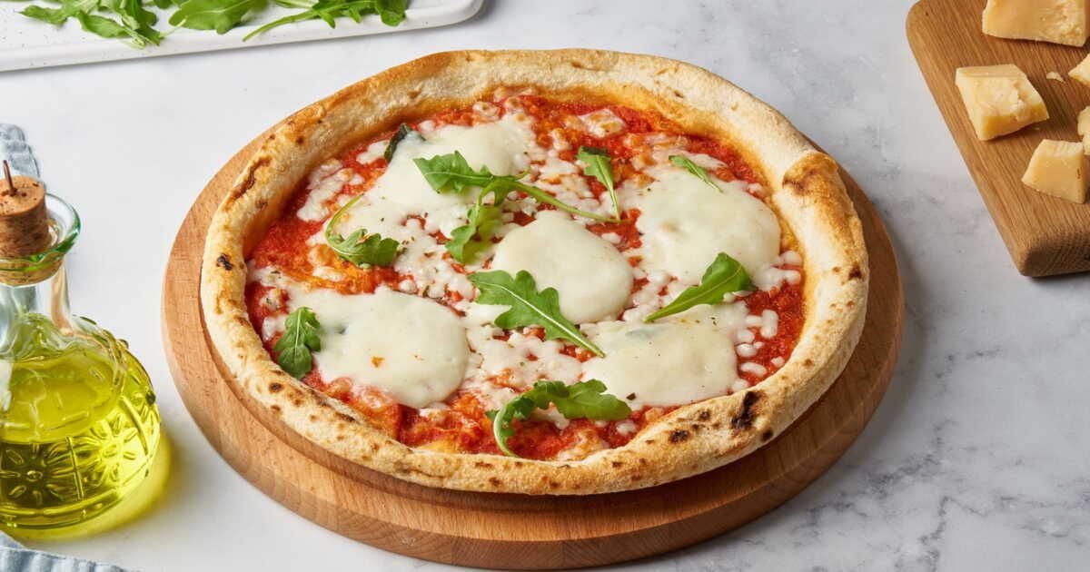 Une pizza surgelée bio notée 100/100 sur Yuka : la surprise culinaire à découvrir